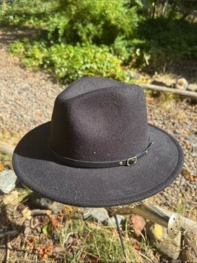 Lisianthus Women Black Belt Buckle Fedora Hat